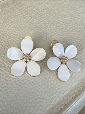 Polly K White Mother-of-Pearl Floral Pierced Earrings